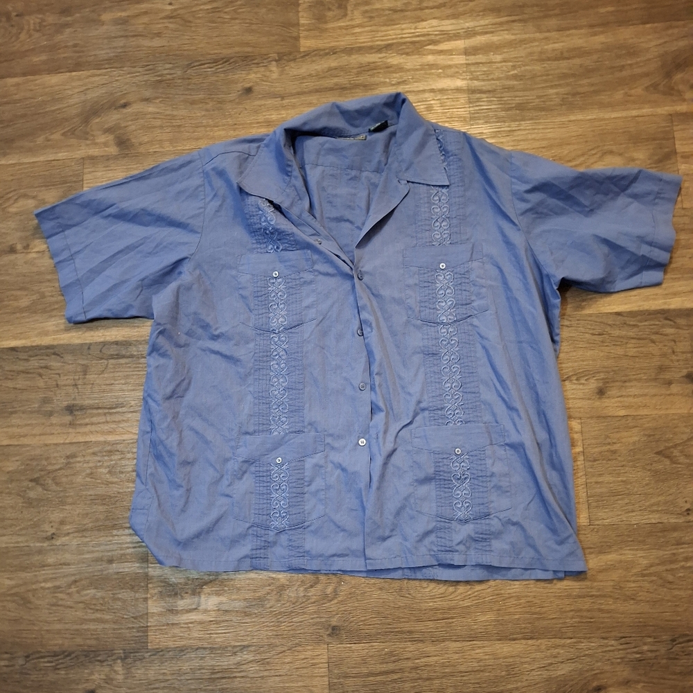 Mens Vintage TropiCool Short Sleeve Embroidered Guayabera Cuban Shirt.